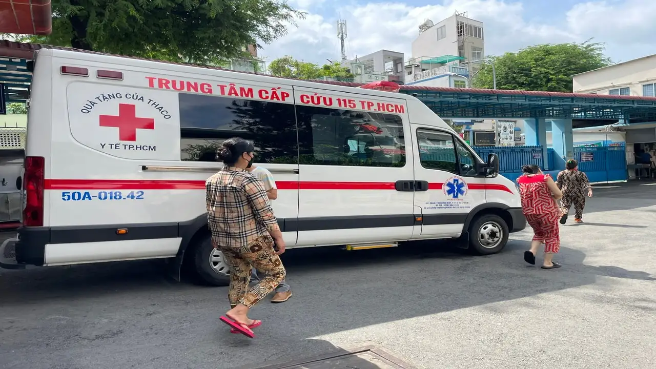 فاجعة بالمنزل.. هاتف يسقط على رأس رضيع يسبب له نزيفاً حاداً بالدماغ